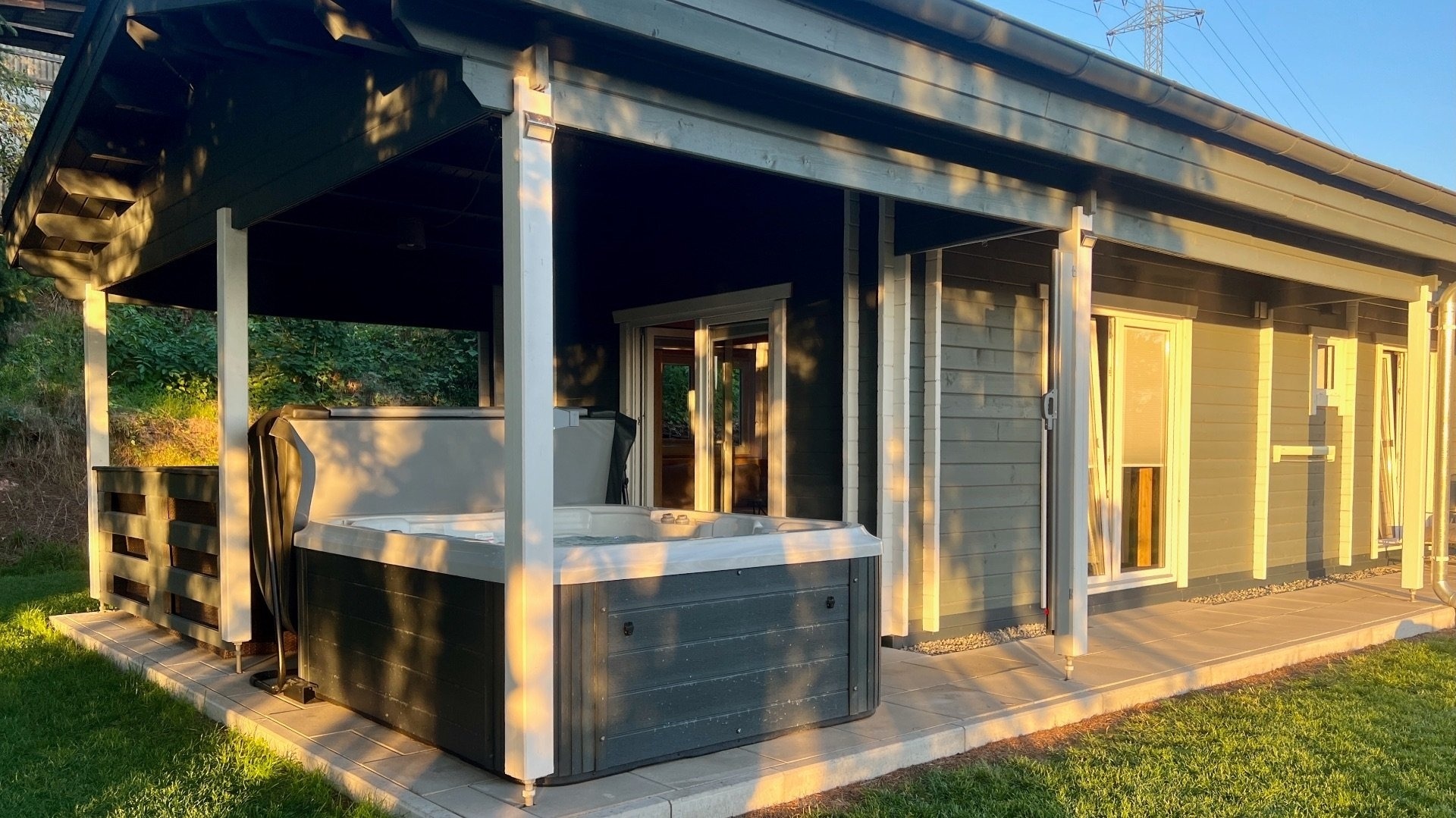WellnessFerienhaus mit Pool, Sauna, Whirlpool mitt