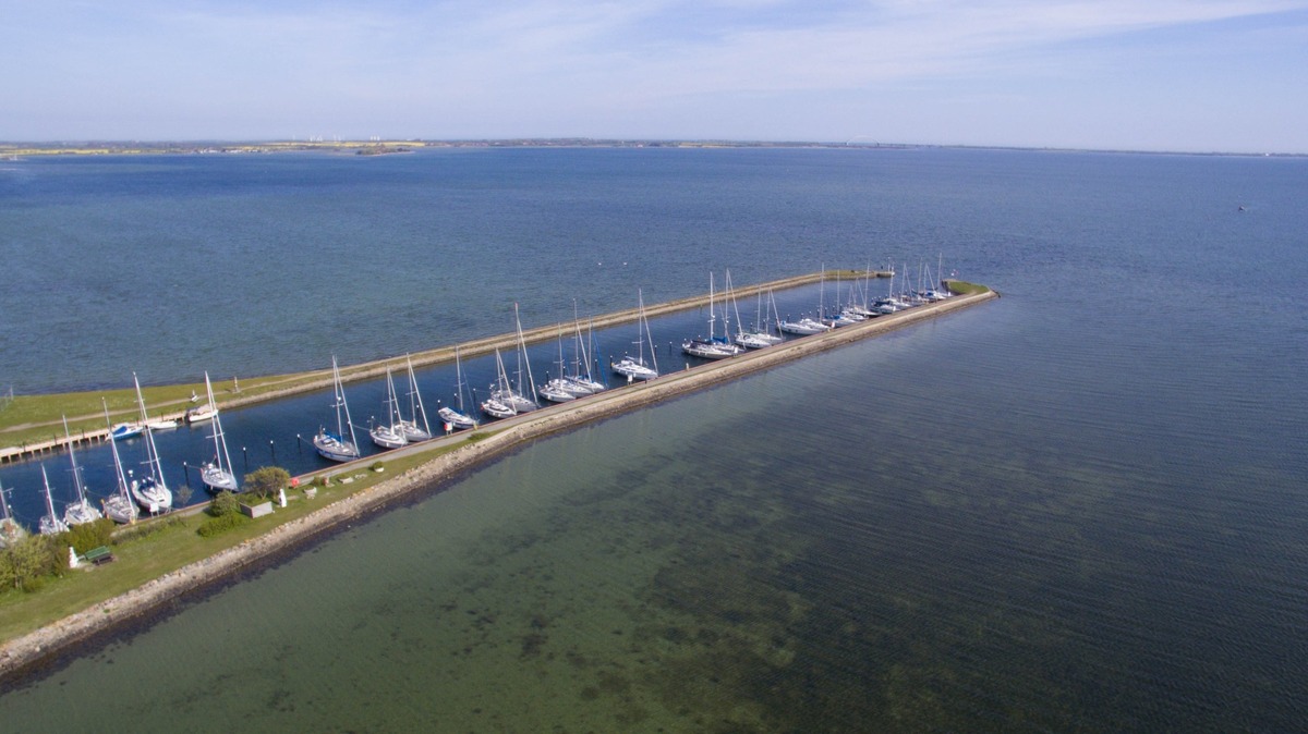 Der Hafen Orth auf Fehmarn