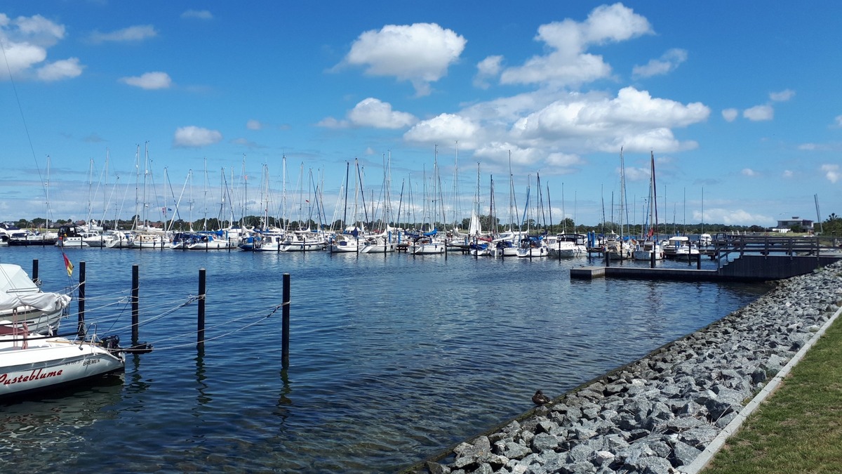 Der Yachthafen Burgtiefe auf Fehmarn