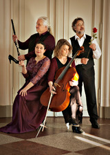 Wir k&uuml;ssen Ihre Hand, Madame!