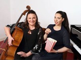 Music & Comedy mit Rebecca Carrington & Martina Colli